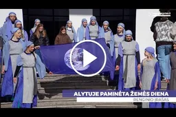 Rotušės aikštėje – renginys „Tyliau! Bunda Žemė...“ VIDEO