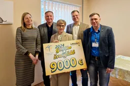 Vaikų dienos centrų „Draugystė“ ir „Bildukas“ vaikai džiaugiasi dovanomis