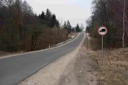 Išasfaltavus kelią, nebereikia eikvoti degalų aplinkkeliui