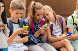 Nerijus Cesiulis klausia: „Ar Alytus bus pirmas miestas, kuris uždraus mobiliuosius telefonus mokyklose?"