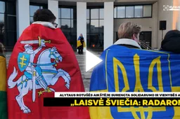 Alytaus Rotušės aikštėje nušvito Ukrainos žmones palaikanti vilties šviesa VIDEO