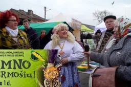 Pavasarį pasitikti kviečia nuotaikingame Simno kermošiuje