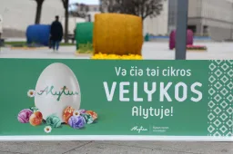 Rotušės aikštė jau puošiasi šv.Velykoms