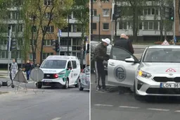 Pamoka abiem: paspirtukas rėžėsi į automobilį su ženklu „Mokomasis“