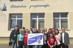 Piliakalnio progimnazija – inovatyviausia mokykla konkurse „Energijos mokykla“ su EditaAI!