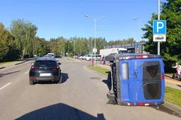 Druskininkuose – masinė avarija: apvirto mikroautobusas, sužalota moteris