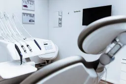 Odontologijos psichologija: kaip dantų būklė formuoja mūsų gyvenimo kokybę