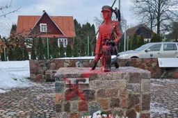 Teismui perduota byla dėl A. Ramanauskui–Vanagui atminti skirto paminklo išniekinimo