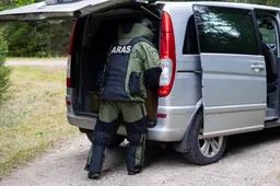 Į garažą skubėjo „Aras“: paėmė keturias granatas