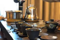 Arbatos gėrimo ceremonija – unikali kelionė po įdomų arbatos pasaulį