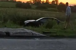 Avarija Alytaus rajone -  BMW kliudė stotelę ir vertėsi