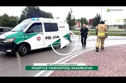 Dėl slidžios kelio dangos pasipylė vairuotojų skambučiai