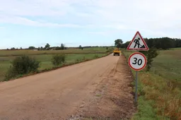 Pradėti kelių asfaltavimo darbai Miroslavo ir Alovės seniūnijose