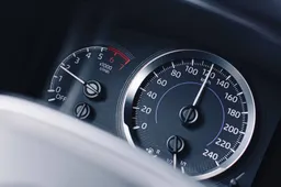 Lietuvoje baudos už greičio viršijimą vienos mažiausių Europoje, tačiau daugiau nei pusė visų naudotų automobilių – apgadinti