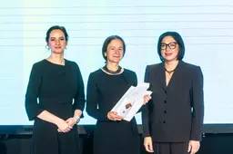Metų mokytojo apdovanojimas - ir alytiškei Daivai Martikonytei