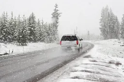 Kodėl Lietuvos kelių būklė lemia dažnesnius vizitus į autoservisą?