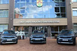 Savivaldybė įsigijo 3 naujus automobilius – nuo šiol važiuos taupiau ir švariau