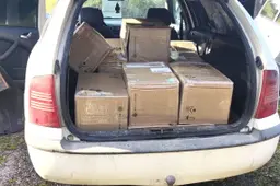 Kontrabandininkai spruko bėgte, palikę nelegalių cigarečių prikimštą automobilį