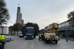 Rotušės aikštėn atkeliavo Alytaus Kalėdų eglė