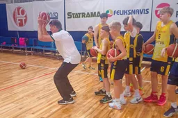 Alytaus sporto centre lankėsi krepšinio legendos – Valdemaras Chomičius ir Virginijus Praškevičius