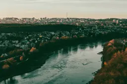 Netrukus su smarkiu vėju iš šiaurės atplūs šalto oro masė, lietų keis šlapdriba ir sniegas