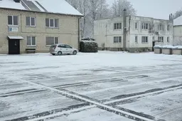 Vietoje žvyro ir duobių – naujos automobilių stovėjimo aikštelės gyventojams