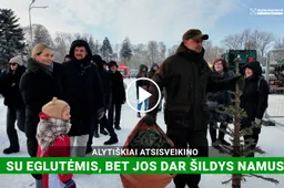 Alytiškiai atsisveikino su eglutėmis, bet jos dar šildys namus
