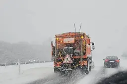 Eismo sąlygas vis dar sunkina snygis, pustymas: kviečiama būti atidiems