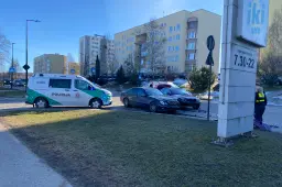 Likiškėlių gatvėje susidūrė du automobiliai