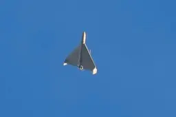 Kaip elgtis pastebėjus droną, gavus perspėjimą apie oro pavojų ar radus įtartiną daiktą?