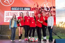 Lietuvos seniūnijų sporto žaidynių finale – Alytaus tinklininkių auksas ir šaškininkų sidabras
