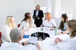 Nuo teorijos iki žmogaus širdies: socialinis darbas mokomas ne tik iš vadovėlių
