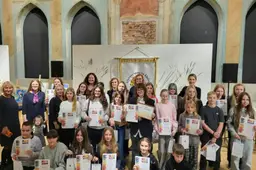Kai taikos troškimas prabyla vaikų širdimis: Alytuje atidaryta rekordinė „Taikos plakato“ paroda