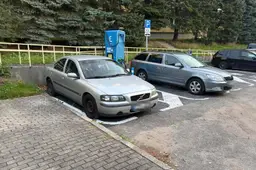 Įkrovos stotelės – ne visiems: už stovėjimą elektromobiliams skirtoje vietoje gresia bauda