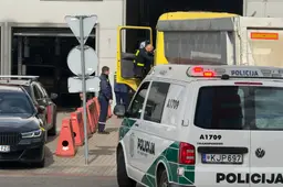 Policijai įkliuvo girtas sunkvežimį be teisių vairavęs vyras
