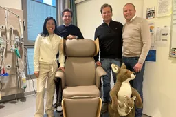 Strong Babies en Ronde Tafel 141 overhandigen buidelstoel aan Meander