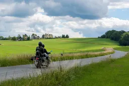 zachtleven-motorcycling-5400264