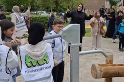 Foto opening speeltuin Zwaluwenstraat Liendert