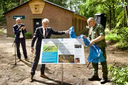 Faunahuis onthulling bord 2