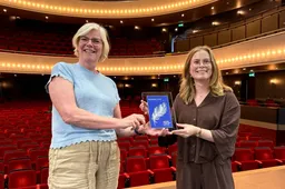 Monique Oudshoorn (Onbeperkt Lezen) en Marianne ter Avest (Flint theater)