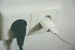 markusspiske-power-outlet-1794616