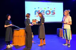 uitreiking gevelbordje Corderius College