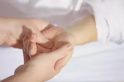 andreas160578-hands-1327811_1920
