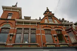Historische gevels aan de Hoofdstraat in Apeldoorn, archieffoto ter illustratie