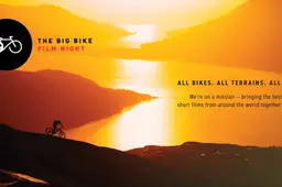 Promotiebeeld The Big Bike Film Night 2026 met fietser bij zonsondergang