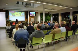 Groep ouders in het onderdeel Informatie over het onderrwijs bij Aeres VMBO Velp tijdens de Ouder Informatie Avond van 11 november