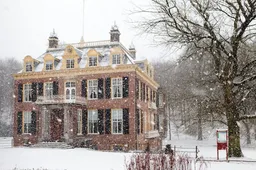 Huis Zypendaal-huis-winter-vooraanzicht-sneeuw-NvH-12-scaled.jpg (JPEG-afbeelding 1280 × 854 pixels) - Geschaald (75%)