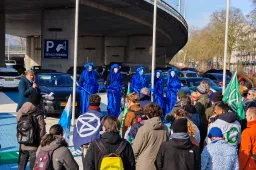 Klimaatdemonstratie.Een grote groep demonstranten verzamelde zich bij de Blauwe Golven