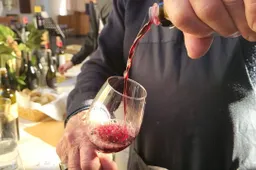Wijn uitschenken Wijnproeverij Fabian Foundation