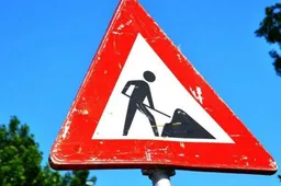 Bord.Asfaltonderhoud aan de Loostraat in Huissen Gemeente Lingewaard